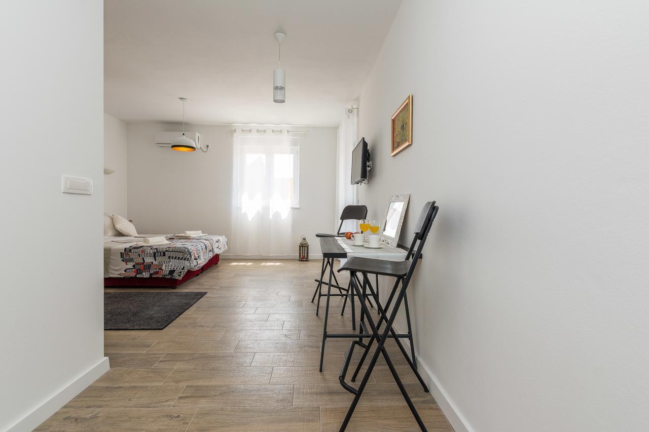 Apartments Marta 1 ザダル エクステリア 写真